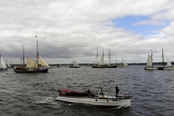 Kiel, Almanya - 23 Haziran 2018: Kiel haftasında 2018 uzun gemi geçit izlenimleri 