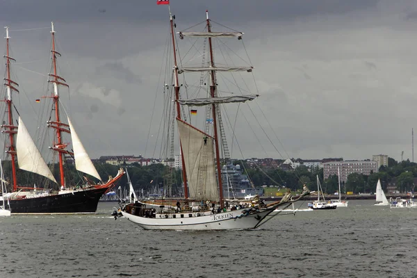 Kiel, Almanya - 23 Haziran 2018: Kiel haftasında 2018 uzun gemi geçit izlenimleri 