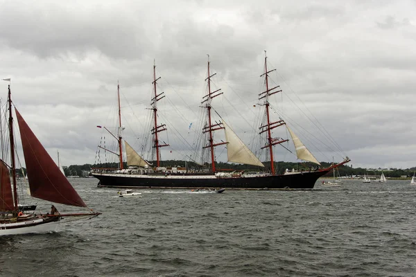 Kiel, Almanya - 23 Haziran 2018: Kiel haftasında 2018 uzun gemi geçit izlenimleri 