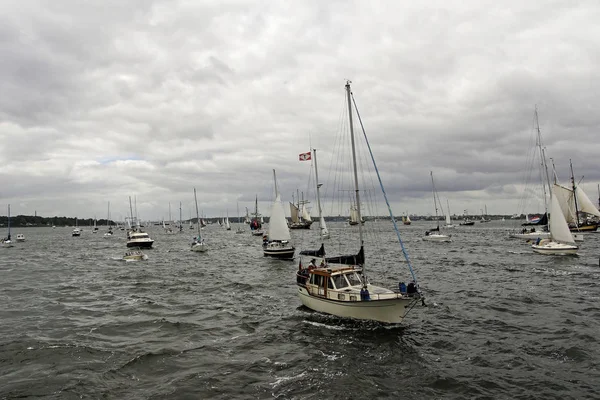 Kiel, Almanya - 23 Haziran 2018: Kiel haftasında 2018 uzun gemi geçit izlenimleri 