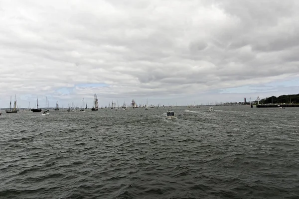 Kiel, Almanya - 23 Haziran 2018: Kiel haftasında 2018 uzun gemi geçit izlenimleri 