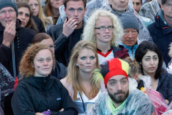 Kiel, Almanya - 23 Haziran 2018: Kamu inceleyen futbol oyun Almanya vs İsveç Ndr sahne önünde Kieler Woche 2018 sırasında