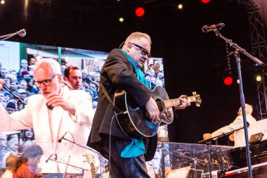 Kiel, Almanya - 22 Haziran 2018: Rock klasik açık hava 2018 Caroline ortak ve Heinz Rudolf Kunze ile Kieler Woche 2018 sırasında karşılamaktadır. 