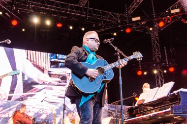 Kiel, Almanya - 22 Haziran 2018: Rock klasik açık hava 2018 Caroline ortak ve Heinz Rudolf Kunze ile Kieler Woche 2018 sırasında karşılamaktadır. 