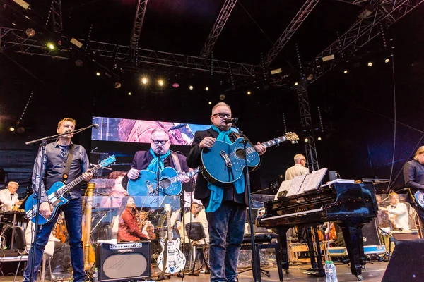 Kiel, Almanya - 22 Haziran 2018: Rock klasik açık hava 2018 Caroline ortak ve Heinz Rudolf Kunze ile Kieler Woche 2018 sırasında karşılamaktadır. 