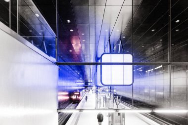 Metro durağı Hafen City, Hamburg, Almanya