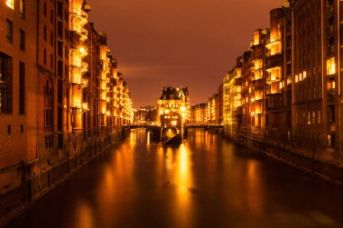 Moated Castle, Speicherstadt Hamburg, Almanya geceleri