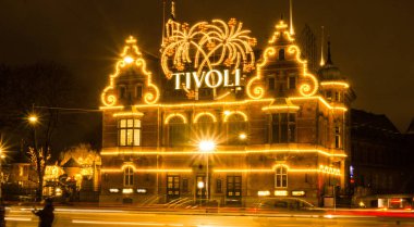 Aydın Tivoli Bahçe, Kopenhag, Danimarka, gece ve Noel zamanı sırasında