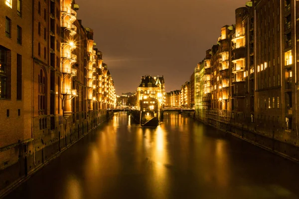 Castillo Moated Speicherstadt Hamburgo Alemania Por Noche — Foto de Stock