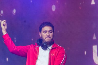 Kiel, Almanya - 21 Haziran 2019: Dj Jonas Blue Hoernstage 'da sahne alıyor
