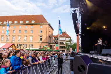 Kiel, Almanya - 21 Haziran 2019 Kiel, Kiel 'in en büyük korosunu söylüyor