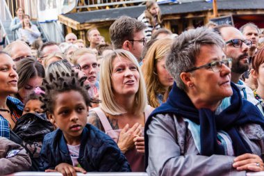 Kiel, Almanya - 21 Haziran 2019 Kiel, Kiel 'in en büyük korosunu söylüyor