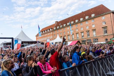 Kiel, Almanya - 21 Haziran 2019 Kiel, Kiel 'in en büyük korosunu söylüyor