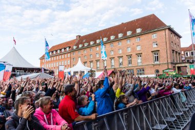 Kiel, Almanya - 21 Haziran 2019 Kiel, Kiel 'in en büyük korosunu söylüyor