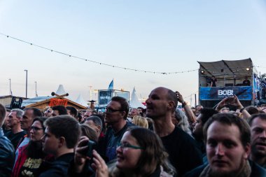 Kiel, Almanya - 21 Haziran 2019: Thundermother sahne alıyor