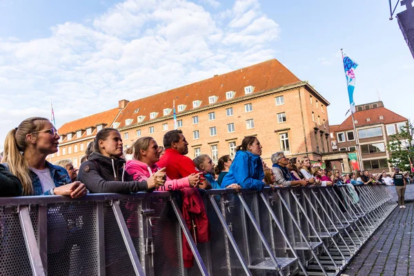 Kiel, Almanya - 21 Haziran 2019 Kiel, Kiel 'in en büyük korosunu söylüyor