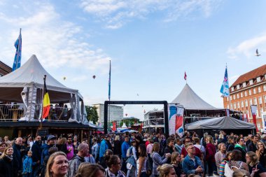 Kiel, Almanya - 21 Haziran 2019 Kiel, Kiel 'in en büyük korosunu seslendirmektedir.