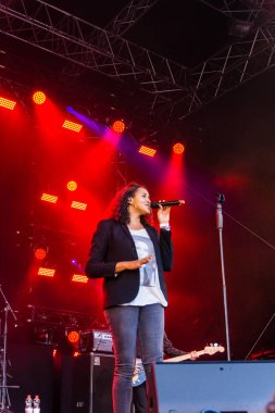 Kiel, Almanya - 22 Haziran 2019: Cassandra Steen & Band Kiel haftası boyunca Rathaus Sahnesi 'nde sahne alacak