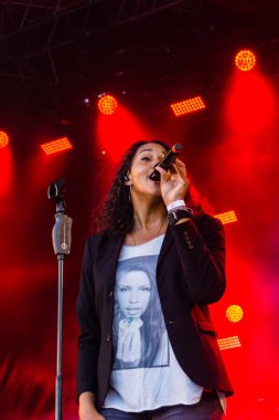 Kiel, Almanya - 22 Haziran 2019: Cassandra Steen & Band Kiel haftası boyunca Rathaus Sahnesi 'nde sahne alacak