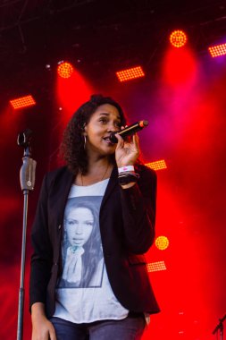 Kiel, Almanya - 22 Haziran 2019: Cassandra Steen & Band Kiel haftası boyunca Rathaus Sahnesi 'nde sahne alacak