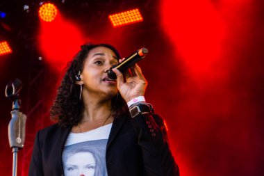 Kiel, Almanya - 22 Haziran 2019: Cassandra Steen & Band Kiel haftası boyunca Rathaus Sahnesi 'nde sahne alacak