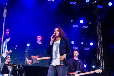 Kiel, Almanya - 22 Haziran 2019: Cassandra Steen & Band Kiel haftası boyunca Rathaus Sahnesi 'nde sahne alacak