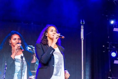 Kiel, Almanya - 22 Haziran 2019: Cassandra Steen & Band Kiel haftası boyunca Rathaus Sahnesi 'nde sahne alacak