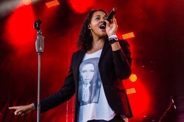 Kiel, Almanya - 22 Haziran 2019: Cassandra Steen & Band Kiel haftası boyunca Rathaus Sahnesi 'nde sahne alacak