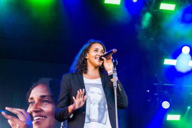 Kiel, Almanya - 22 Haziran 2019: Cassandra Steen & Band Kiel haftası boyunca Rathaus Sahnesi 'nde sahne alacak