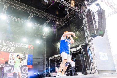 Kiel, Almanya - 24 Haziran 2019: Rapçi Mc Fitti Hoern Stage 'de sahne alıyor