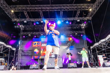 Kiel, Almanya - 24 Haziran 2019: Rapçi Mc Fitti Hoern Stage 'de sahne alıyor