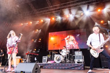 Kiel, Almanya - 25 Haziran 2019: Berlin 'den elektropop müzik grubu 