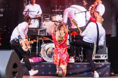 Kiel, Almanya - 25 Haziran 2019: Berlin 'den elektropop müzik grubu 