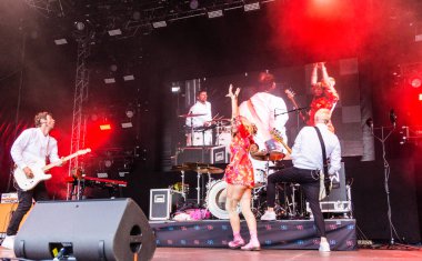 Kiel, Almanya - 25 Haziran 2019: Berlin 'den elektropop müzik grubu 