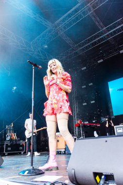 Kiel, Almanya - 25 Haziran 2019: Berlin 'den elektropop müzik grubu 