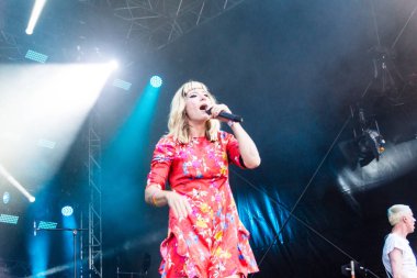 Kiel, Almanya - 25 Haziran 2019: Berlin 'den elektropop müzik grubu 