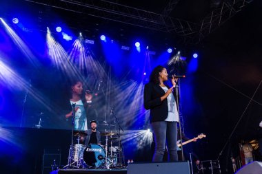 Kiel, Almanya - 22 Haziran 2019: Cassandra Steen & Band Kiel haftası boyunca Rathaus Sahnesi 'nde sahne alacak