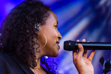 Kiel, Almanya - 22 Haziran 2019: Cassandra Steen & Band Kiel haftası boyunca Rathaus Sahnesi 'nde sahne alacak