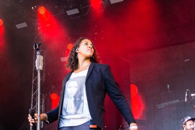 Kiel, Almanya - 22 Haziran 2019: Cassandra Steen & Band Kiel haftası boyunca Rathaus Sahnesi 'nde sahne alacak