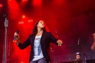 Kiel, Almanya - 22 Haziran 2019: Cassandra Steen & Band Kiel haftası boyunca Rathaus Sahnesi 'nde sahne alacak