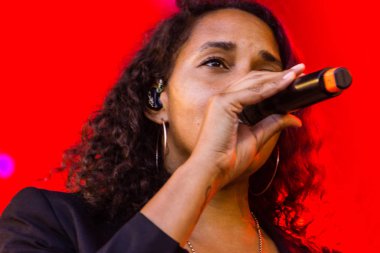 Kiel, Almanya - 22 Haziran 2019: Cassandra Steen & Band Kiel haftası boyunca Rathaus Sahnesi 'nde sahne alacak