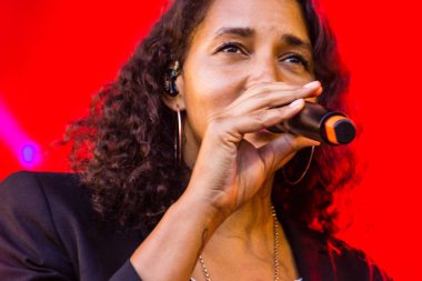 Kiel, Almanya - 22 Haziran 2019: Cassandra Steen & Band Kiel haftası boyunca Rathaus Sahnesi 'nde sahne alacak