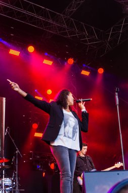 Kiel, Almanya - 22 Haziran 2019: Cassandra Steen & Band Kiel haftası boyunca Rathaus Sahnesi 'nde sahne alacak