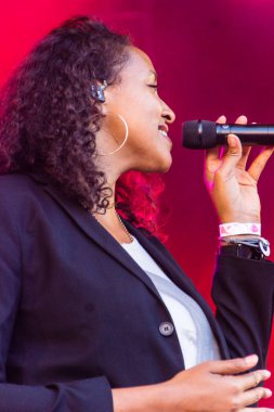 Kiel, Almanya - 22 Haziran 2019: Cassandra Steen & Band Kiel haftası boyunca Rathaus Sahnesi 'nde sahne alacak