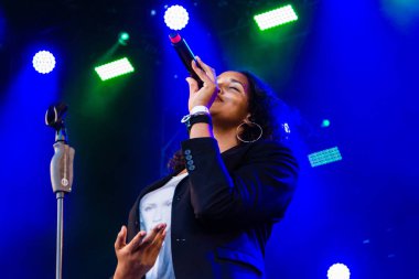 Kiel, Almanya - 22 Haziran 2019: Cassandra Steen & Band Kiel haftası boyunca Rathaus Sahnesi 'nde sahne alacak