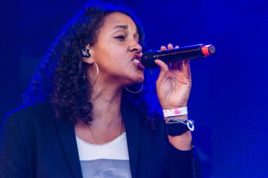 Kiel, Almanya - 22 Haziran 2019: Cassandra Steen & Band Kiel haftası boyunca Rathaus Sahnesi 'nde sahne alacak