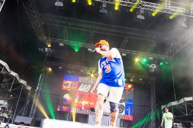 Kiel, Almanya - 24 Haziran 2019: Rapçi Mc Fitti Hoern Stage 'de sahne alıyor