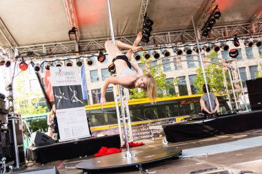 Kiel, Almanya - 25 Haziran 2019: The Pole-dance Kiel Academy şarkıcısı 125. 