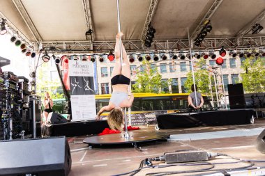 Kiel, Almanya - 25 Haziran 2019: The Pole-dance Kiel Academy şarkıcısı 125. 