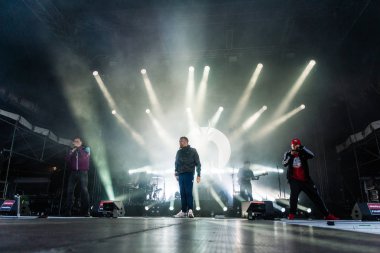 Kiel, Almanya - 26 Haziran 2019: Hip-hop-Band Antilopen Çetesi 125. Kiel haftası boyunca Rathaus Sahnesi 'nde sahne alacak